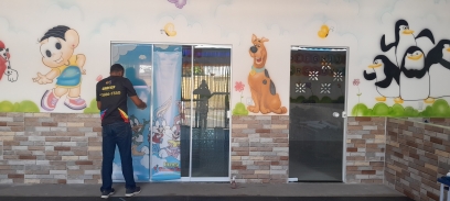 ADESIVO PERFURADO